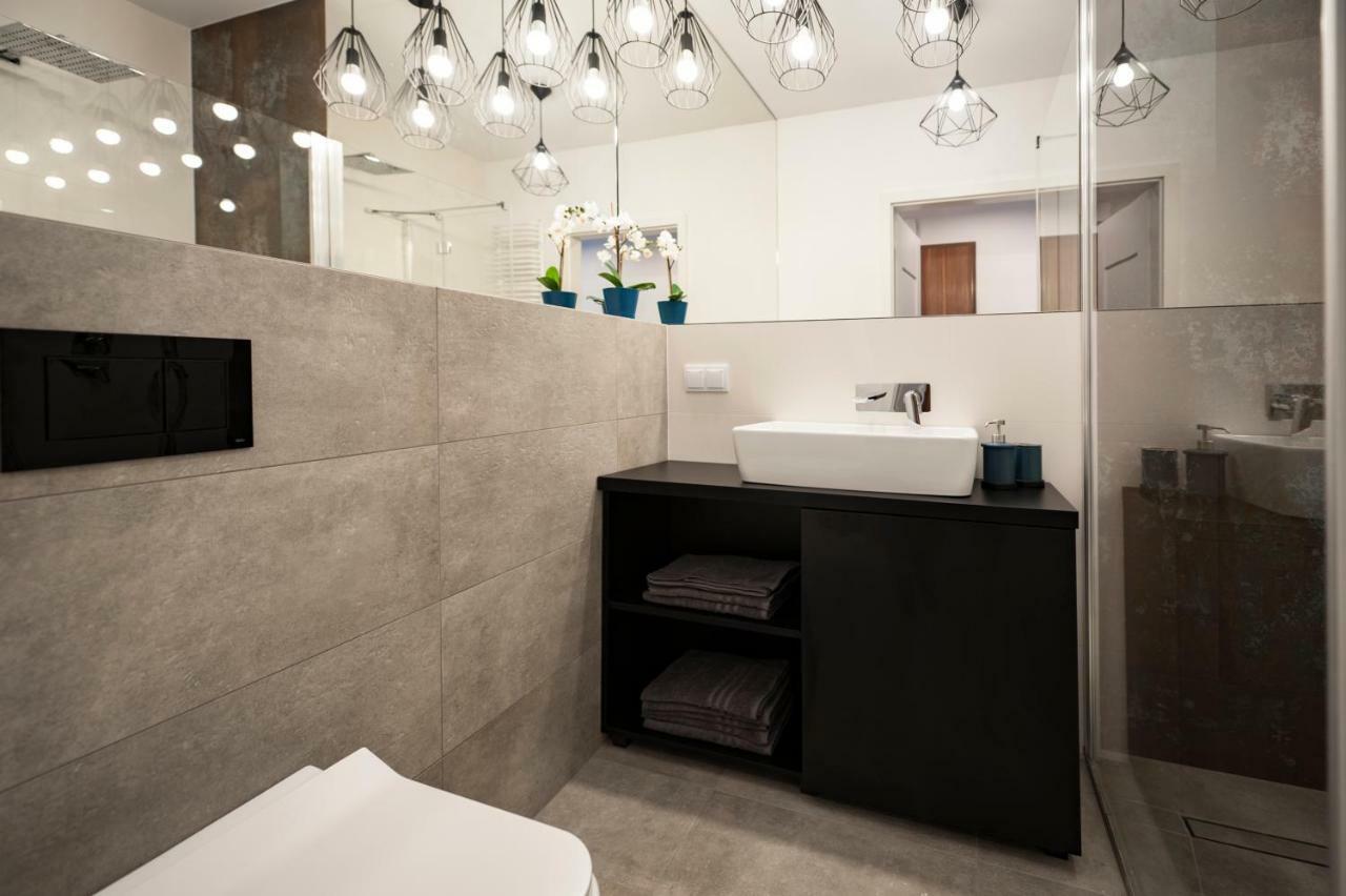 Unique 3city - Grey Apartment